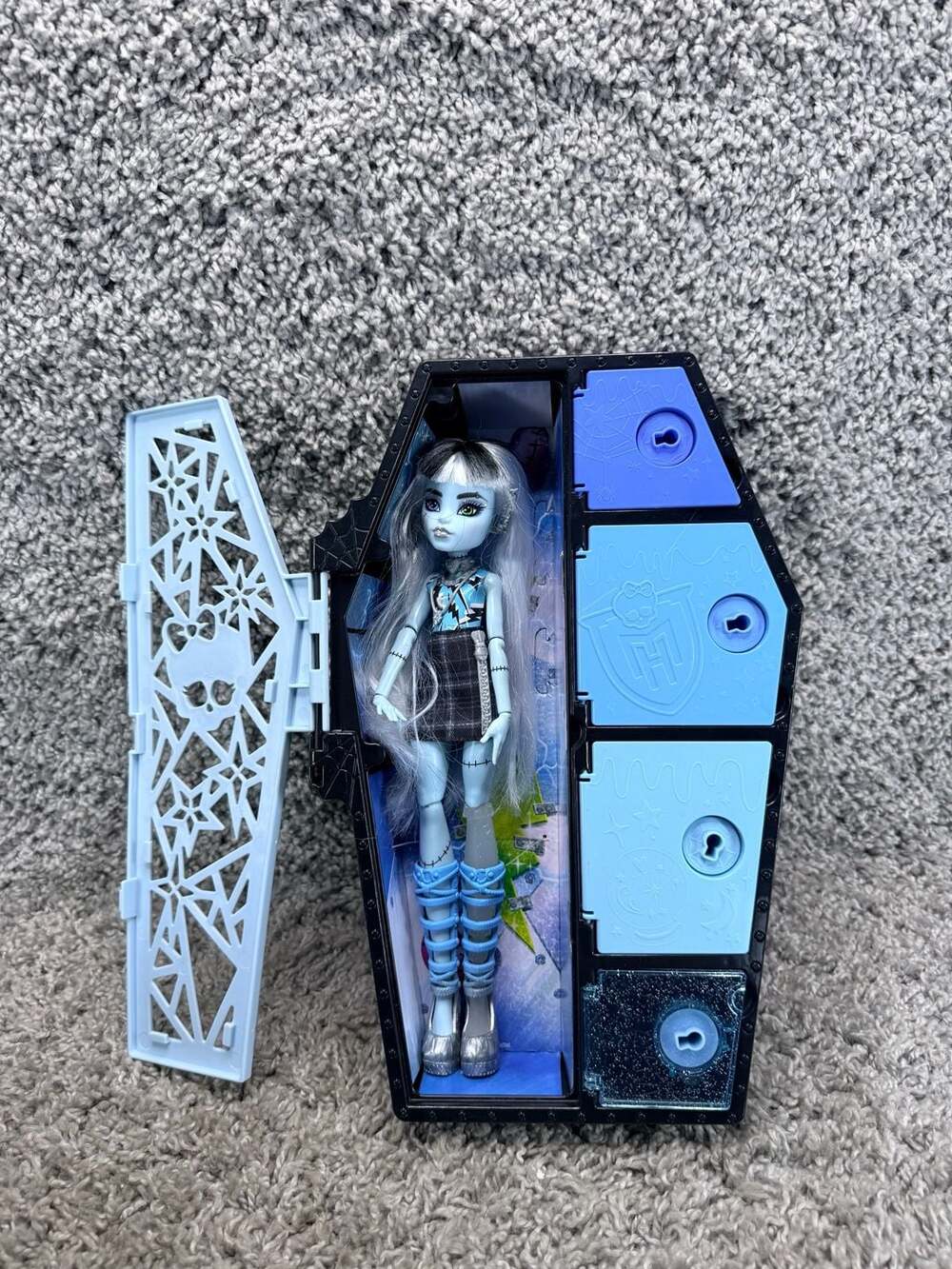 Monster High Skulltimate Secrets Series 1 Frankie Stein Doll with Locker